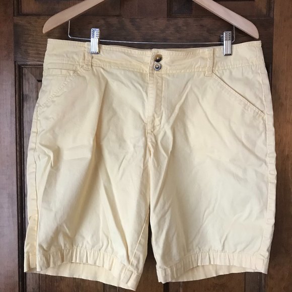 Lee Yellow Midrise Fit Bermuda Shorts Size 14 Medium - Picture 1 of 9